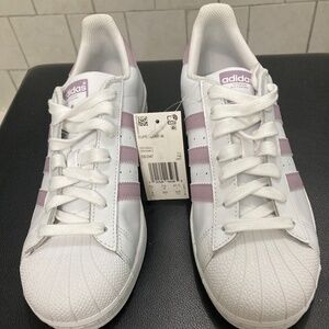 New size 9 Adidas women’s dhoes